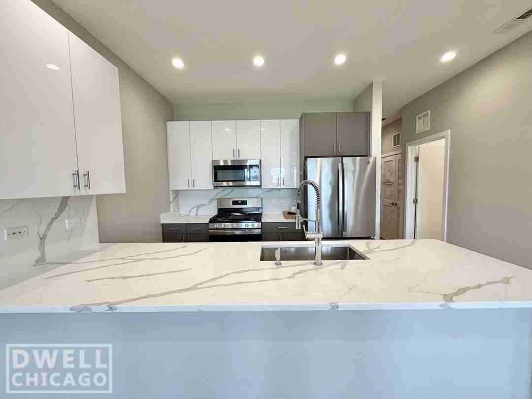 969 W 18th St #3 - Photo 4 of 29