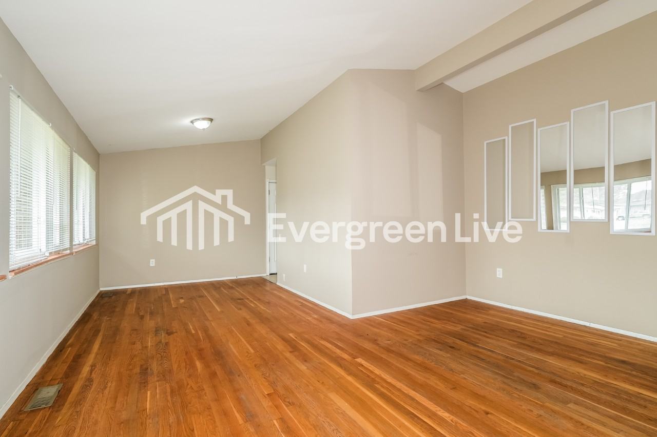 2785 Narraganset Dr - Photo 4 of 15