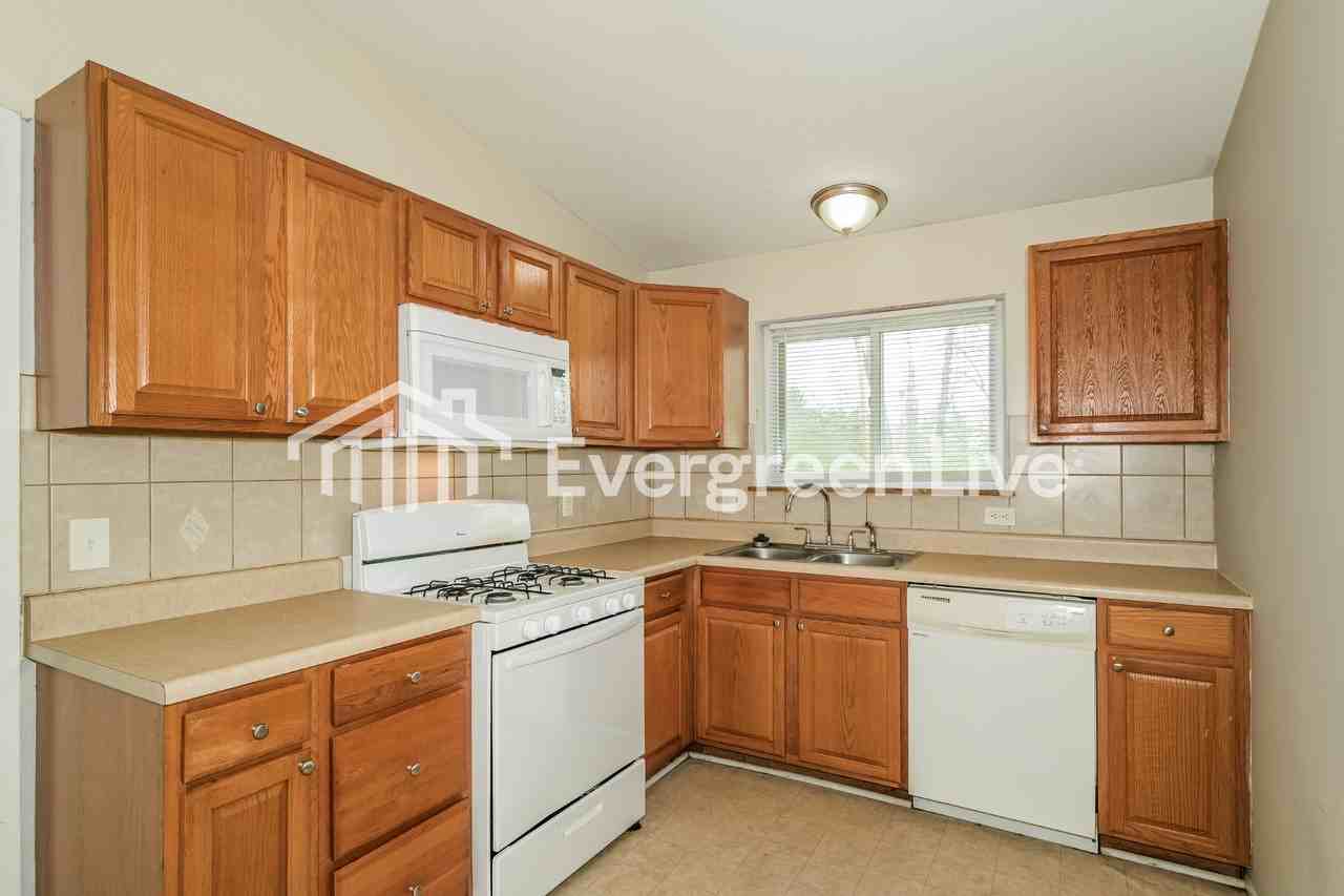 2785 Narraganset Dr - Photo 5 of 15