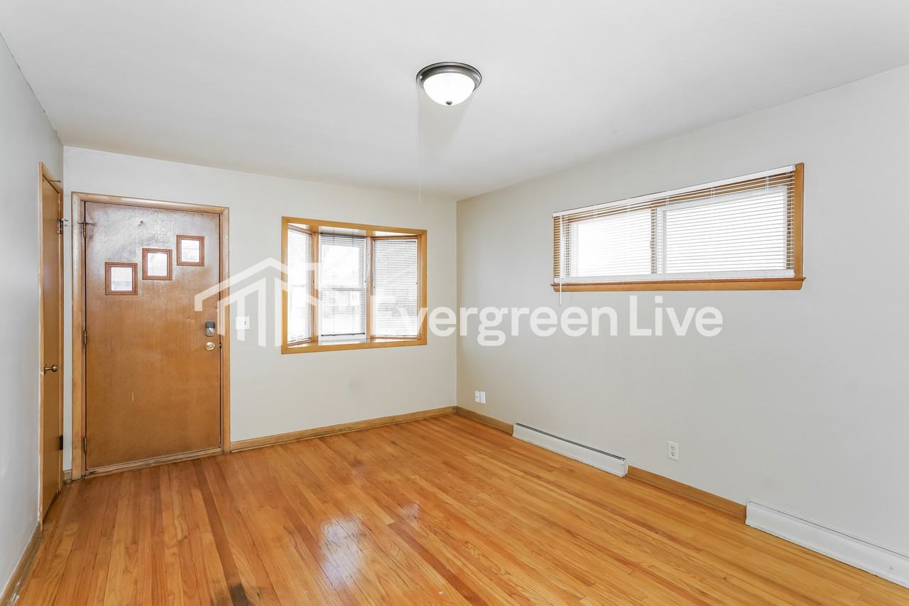 5748 N 77th St - Photo 3 of 15
