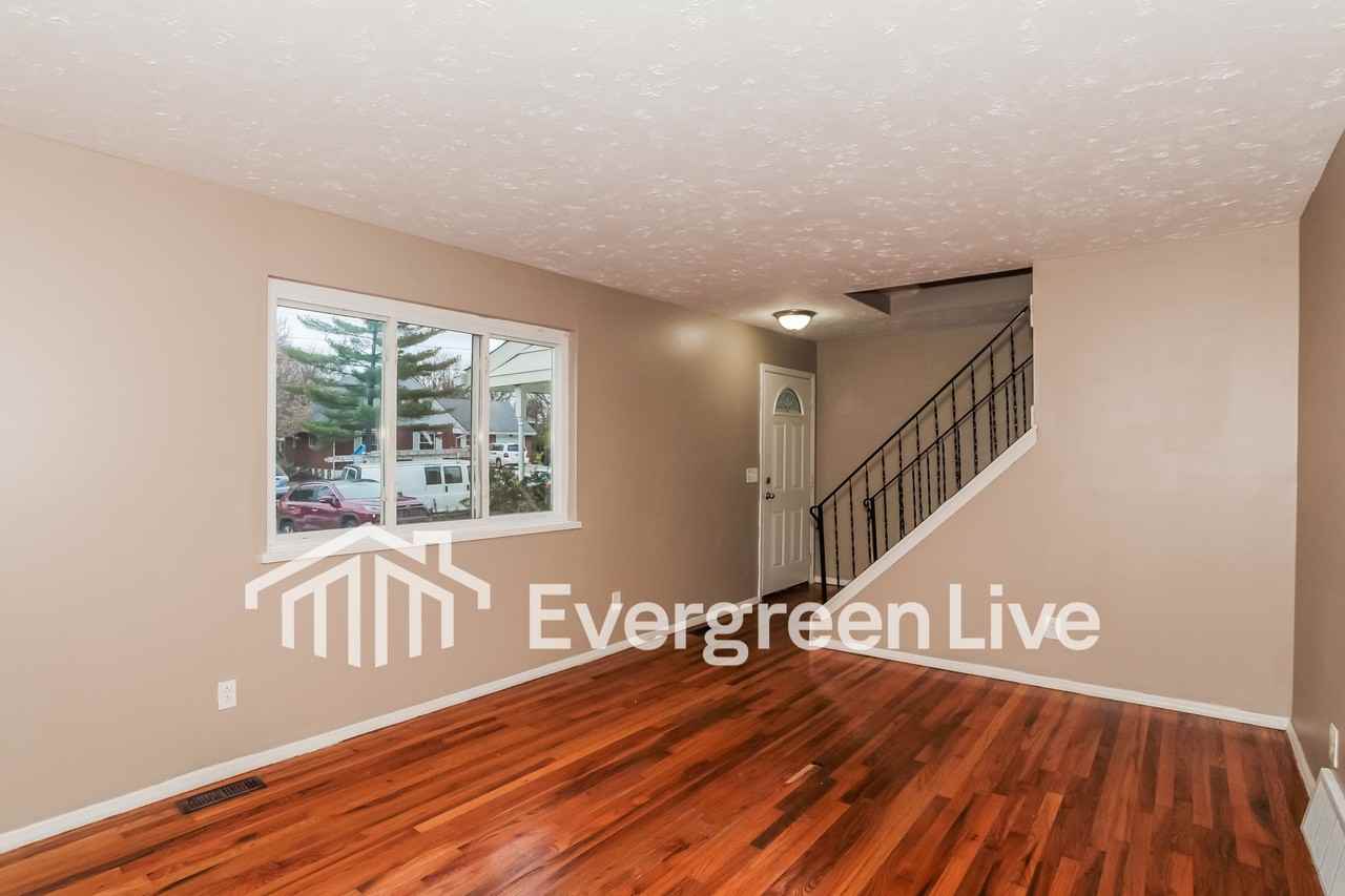 937 Glasgow Dr - Photo 3 of 15