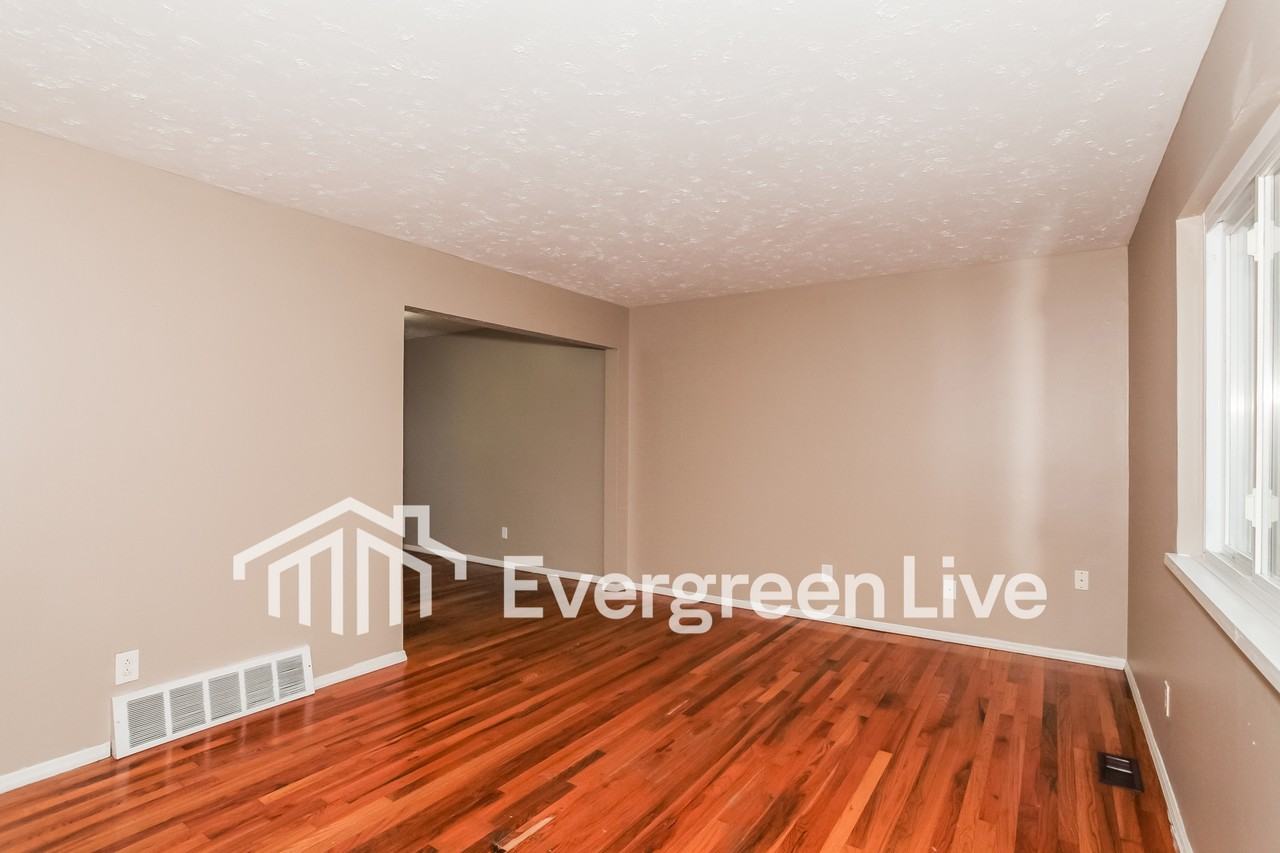 937 Glasgow Dr - Photo 4 of 15