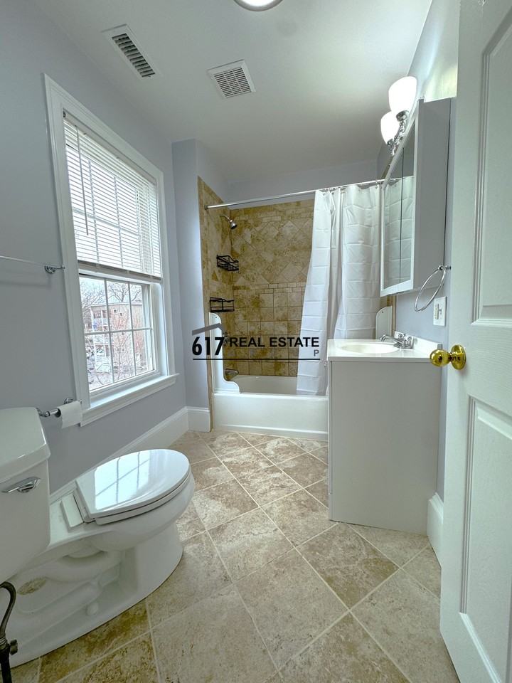 29 Raymond St #3 - Photo 4 of 13