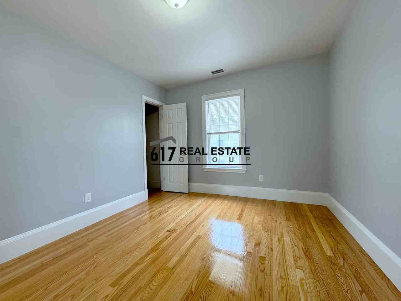 29 Raymond St #3 - Photo 6 of 13