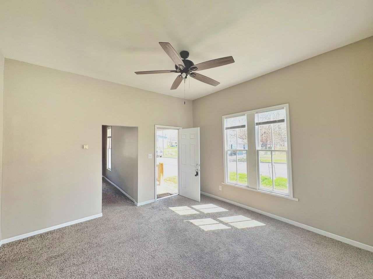 315 Jefferson St - Photo 3 of 11