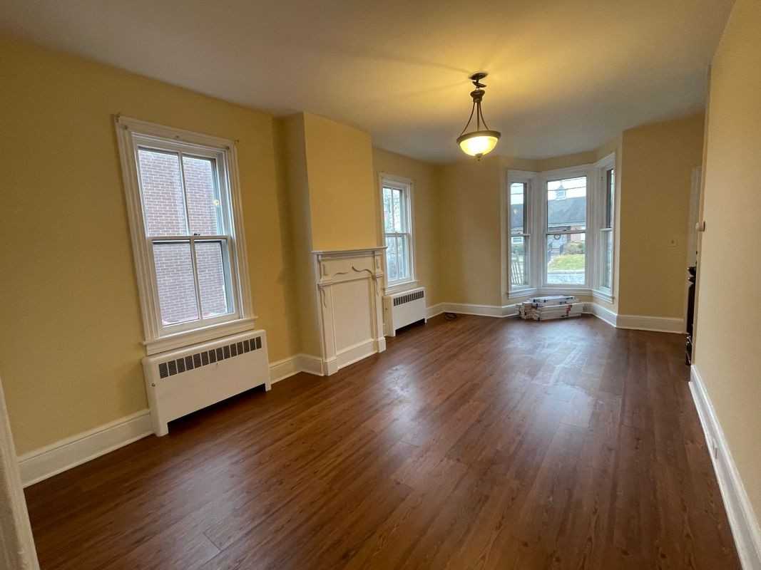 3217 Main St - Photo 2 of 11