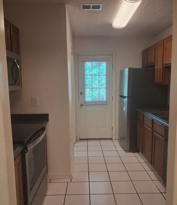 4067 Coopers Hill Dr Se - Photo 6 of 11