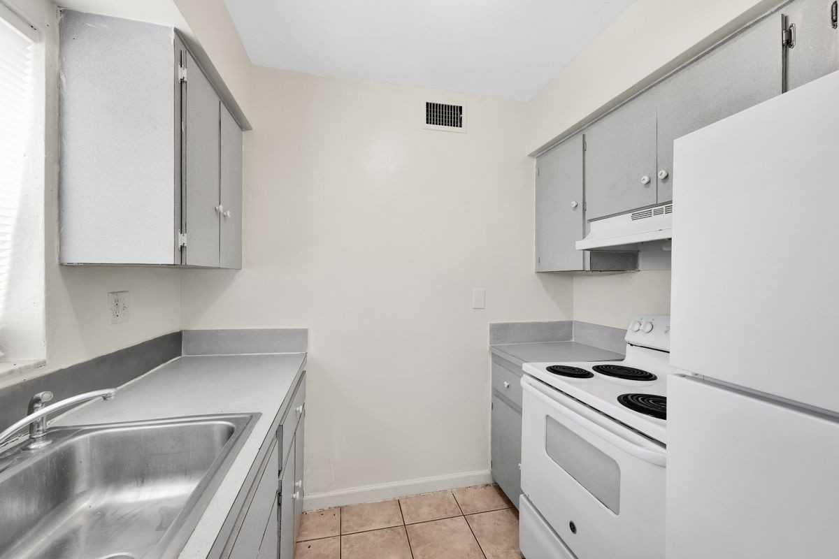 2241 Nw 59th Ter ##001 - Photo 3 of 13