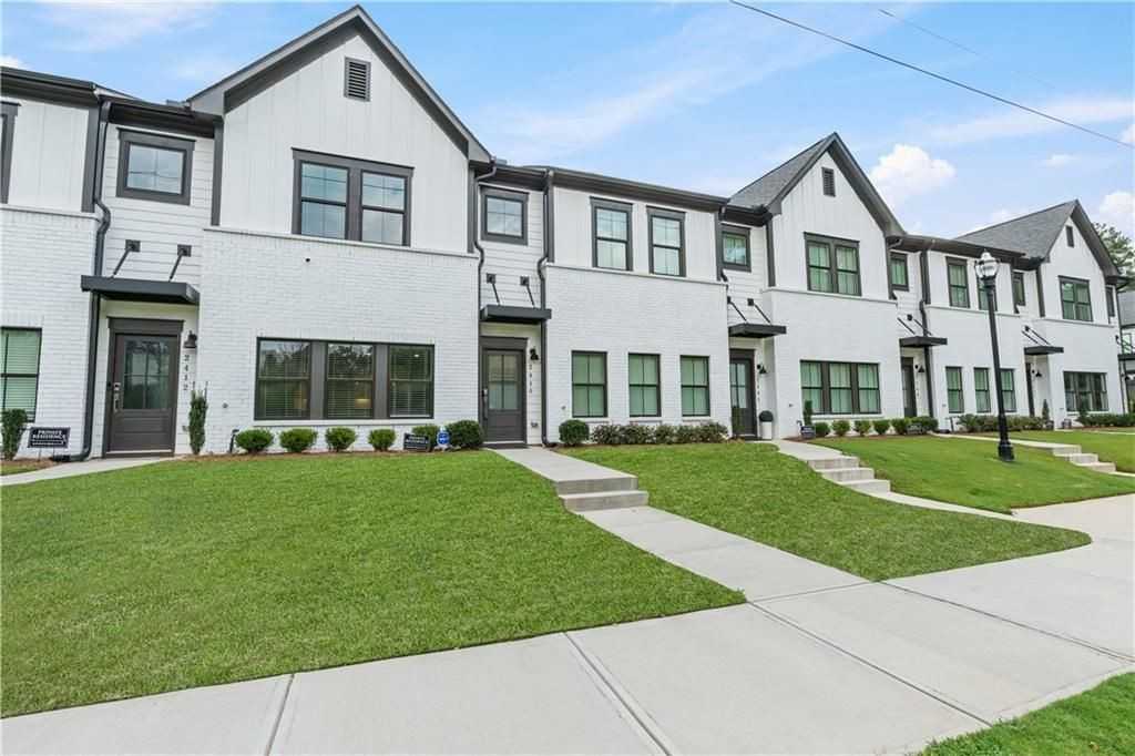 2410 Lakeshore Ln Se - Photo 3 of 31