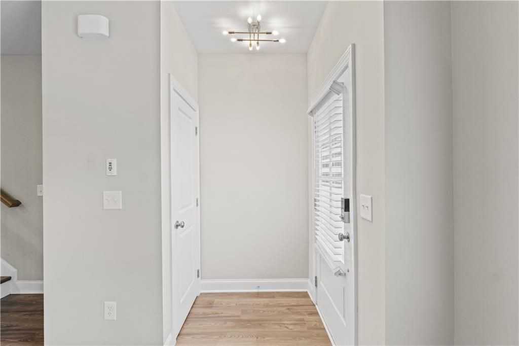 2410 Lakeshore Ln Se - Photo 5 of 31