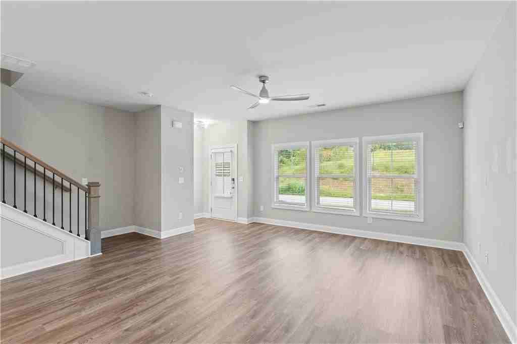 2410 Lakeshore Ln Se - Photo 7 of 31