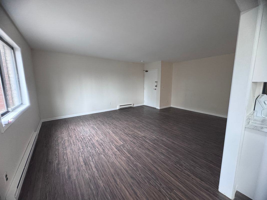 155 W Cedar St ##5 - Photo 4 of 7