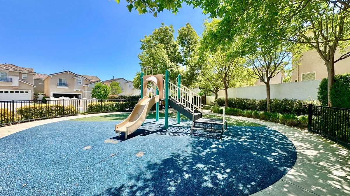 30870 Loire Ct - Photo 3 of 3