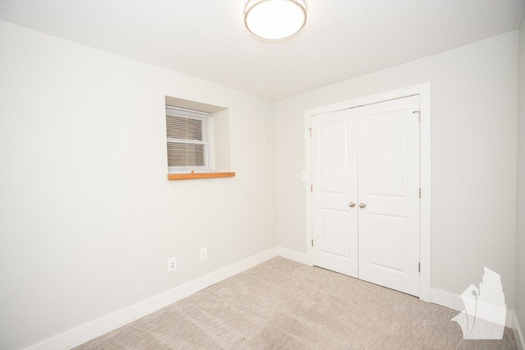 2326 N Southport Ave - Photo 5 of 6