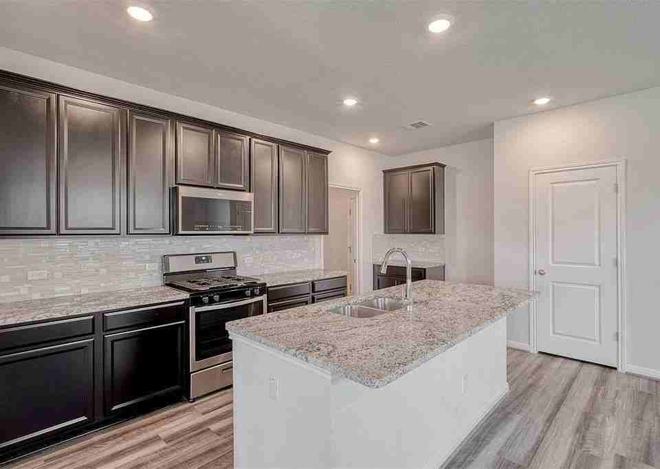 128 Tucana St - Photo 3 of 25