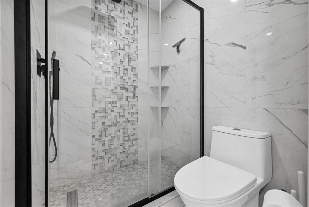 6279 Bay Club Dr - Photo 3 of 30