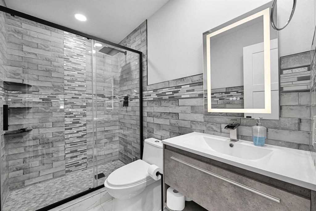 6279 Bay Club Dr - Photo 4 of 30