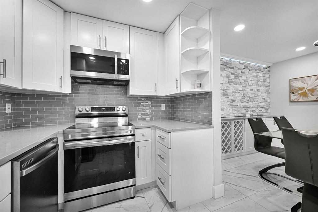 6279 Bay Club Dr - Photo 5 of 30