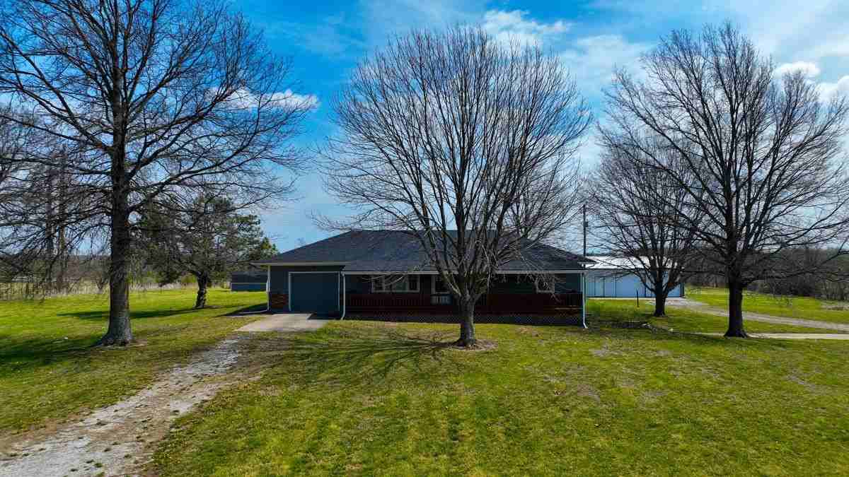 20103 S State Route 291 - Photo 2 of 37