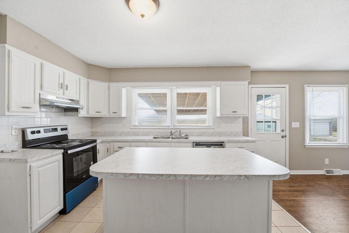 20103 S State Route 291 - Photo 7 of 37