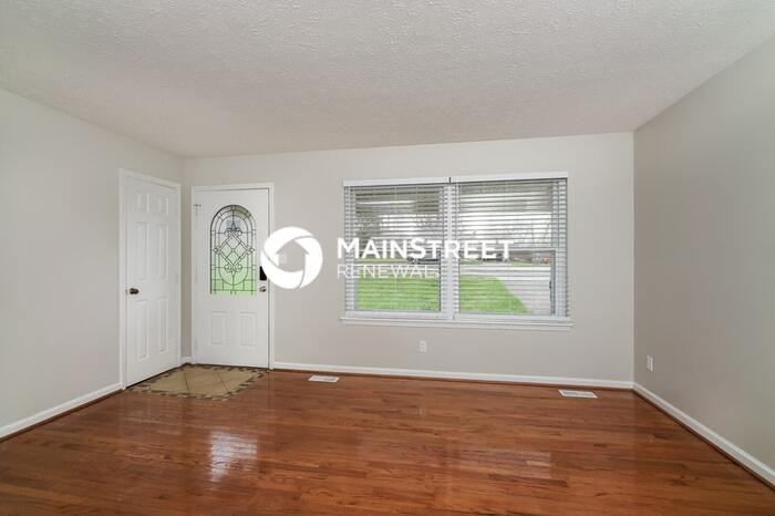 1303 Woodcreek Dr - Photo 4 of 15