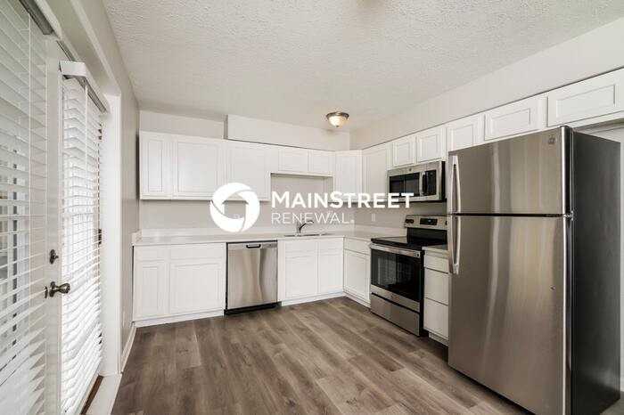 1303 Woodcreek Dr - Photo 7 of 15