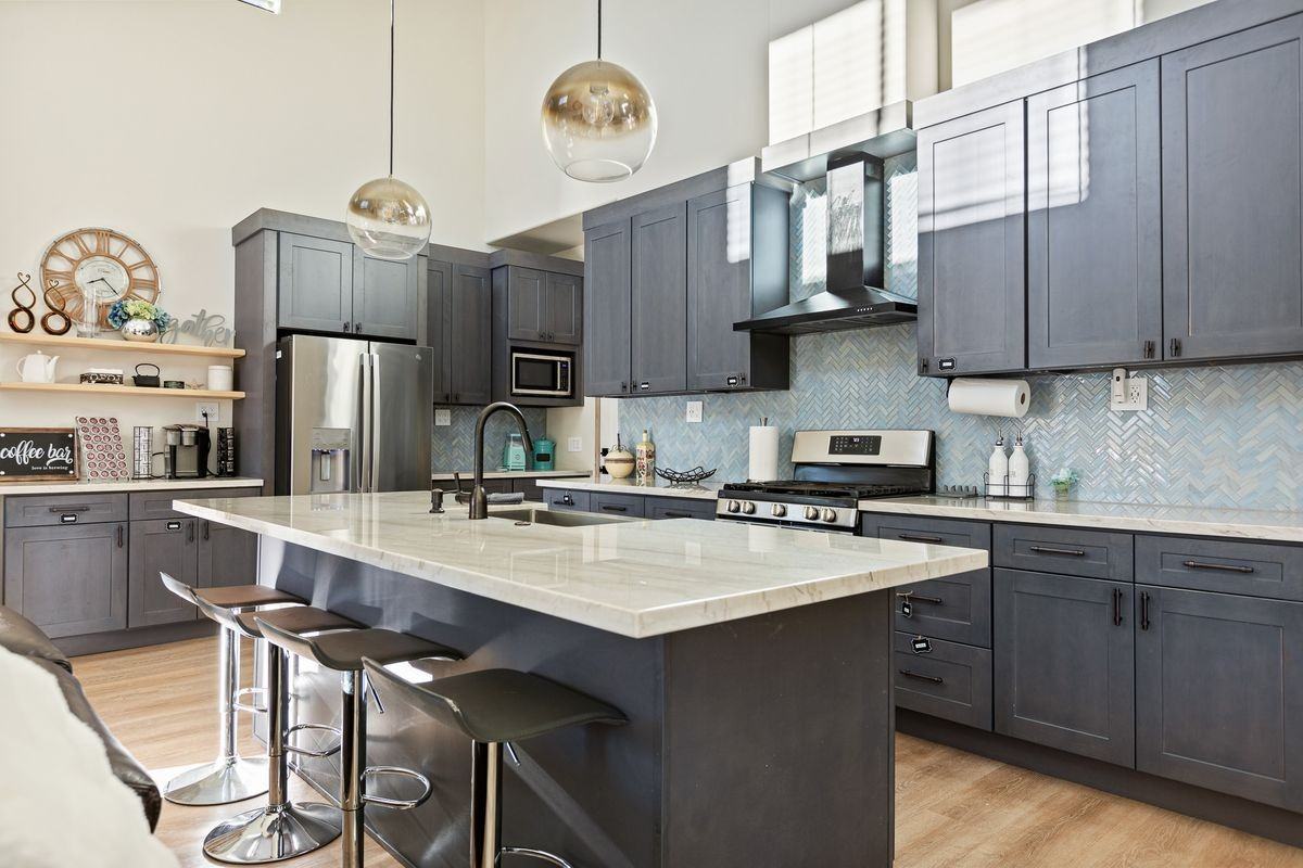 1215 Valley View Dr - Photo 3 of 49