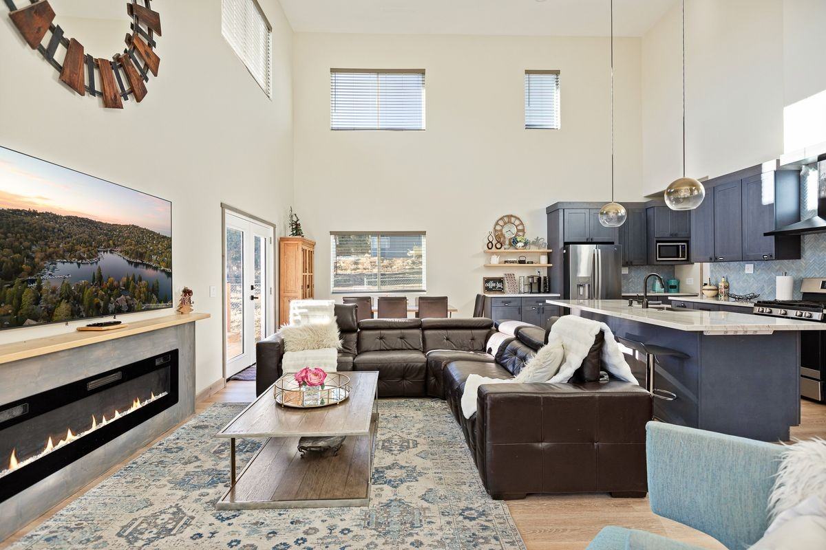 1215 Valley View Dr - Photo 4 of 49