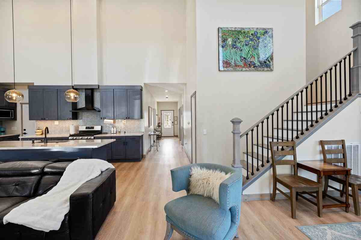 1215 Valley View Dr - Photo 5 of 49