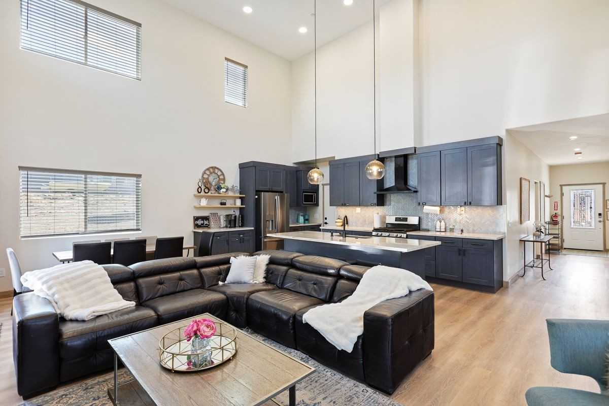 1215 Valley View Dr - Photo 6 of 49