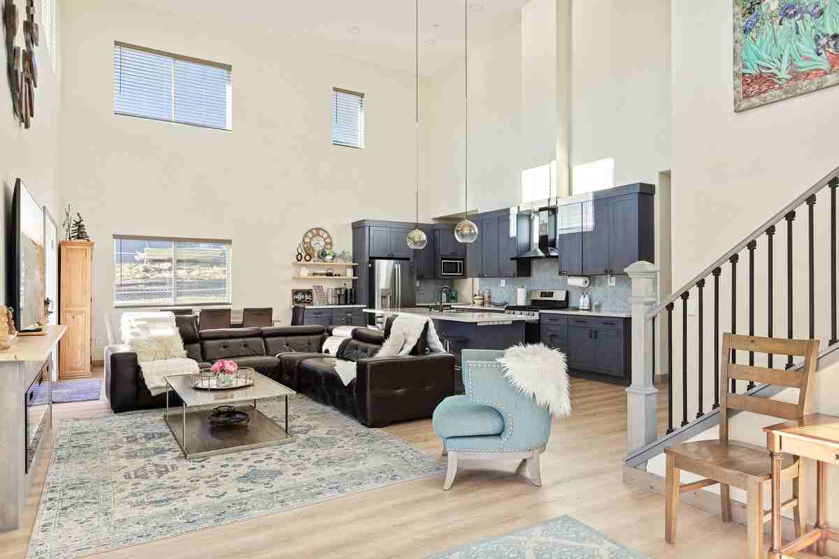 1215 Valley View Dr - Photo 7 of 49