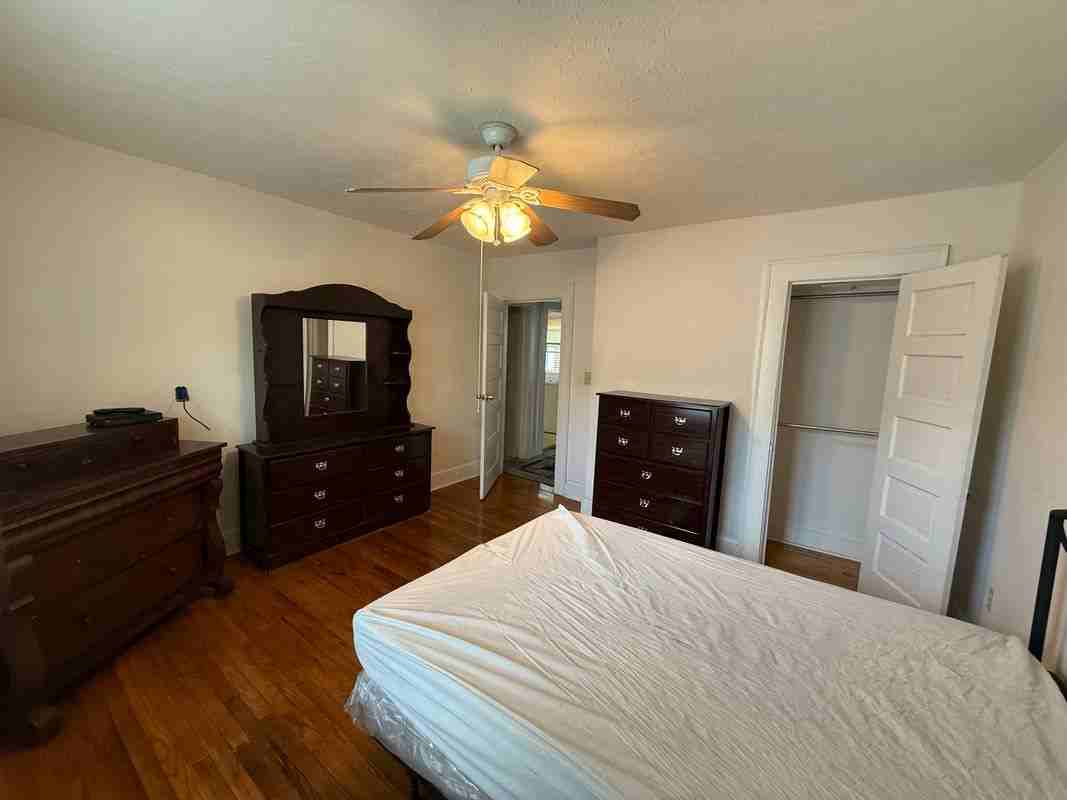 2340 Newnan St - Photo 6 of 9