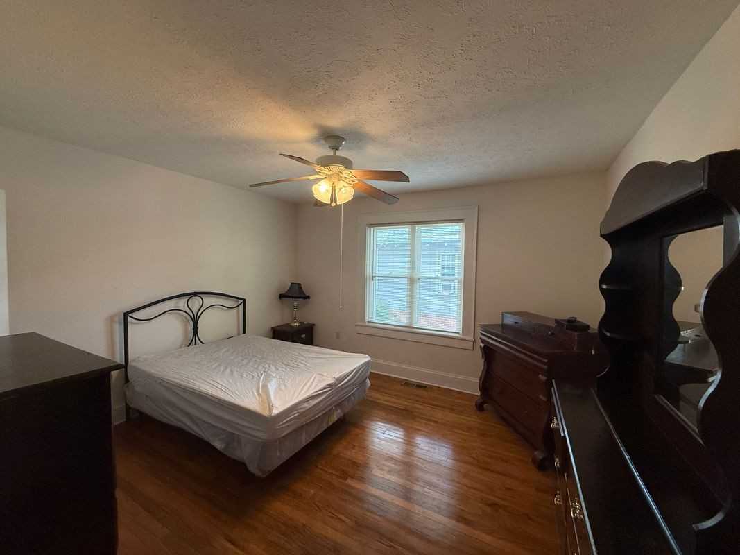 2340 Newnan St - Photo 7 of 9