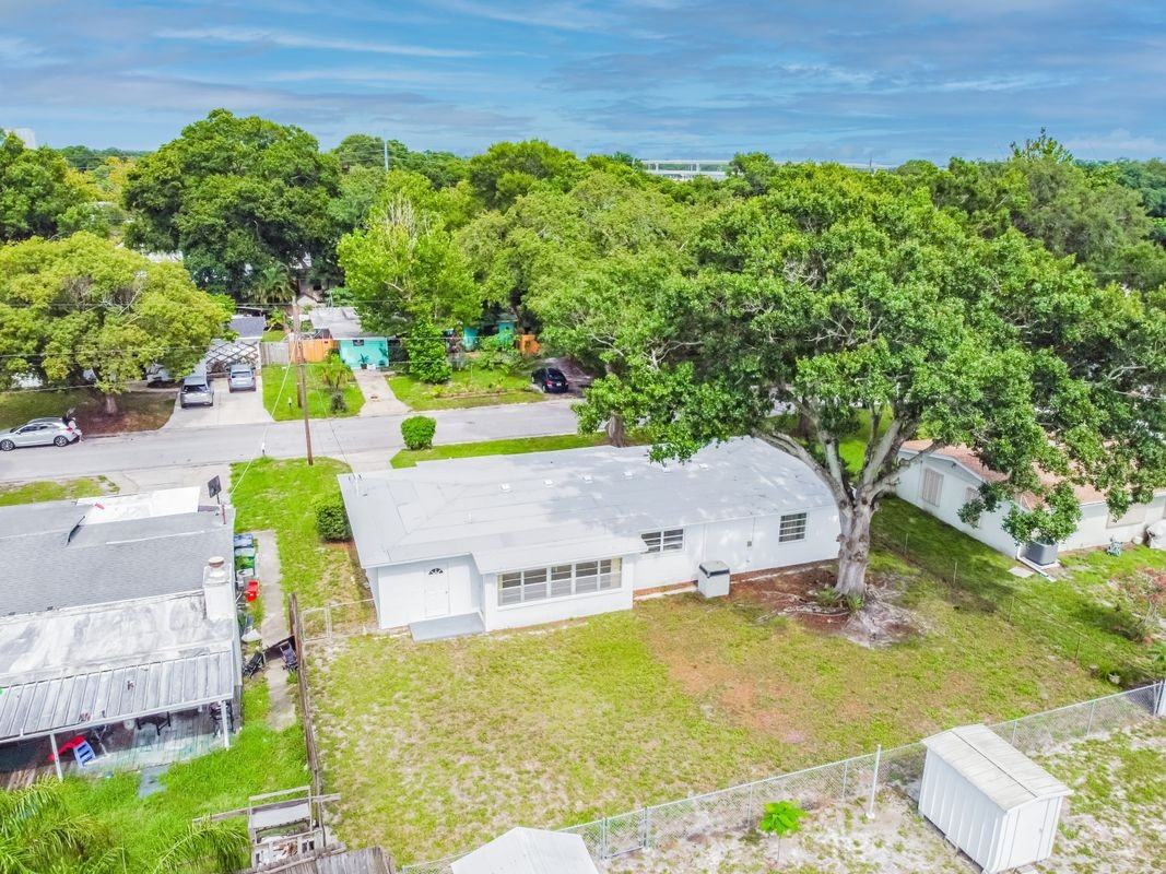 4511 S Cameron Ave - Photo 3 of 18