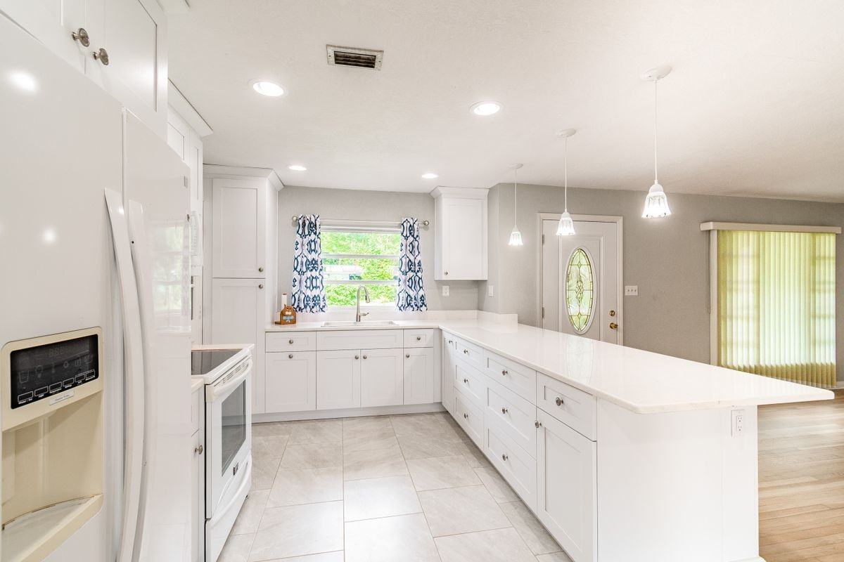 4511 S Cameron Ave - Photo 5 of 18