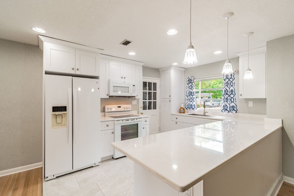 4511 S Cameron Ave - Photo 6 of 18