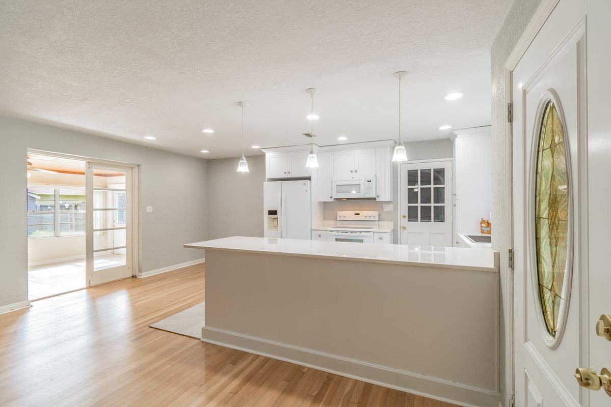 4511 S Cameron Ave - Photo 7 of 18