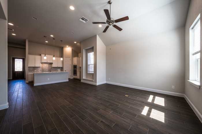 113 Old Trinity Way - Photo 6 of 32