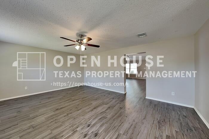 520 Bailey St - Photo 6 of 23