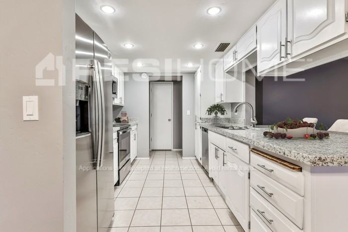 3802 S Shannon Dr - Photo 2 of 20