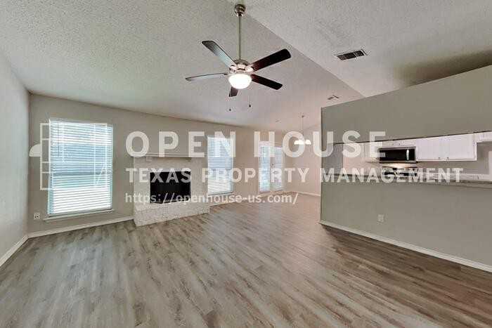 1805 Crimson Ct - Photo 5 of 20