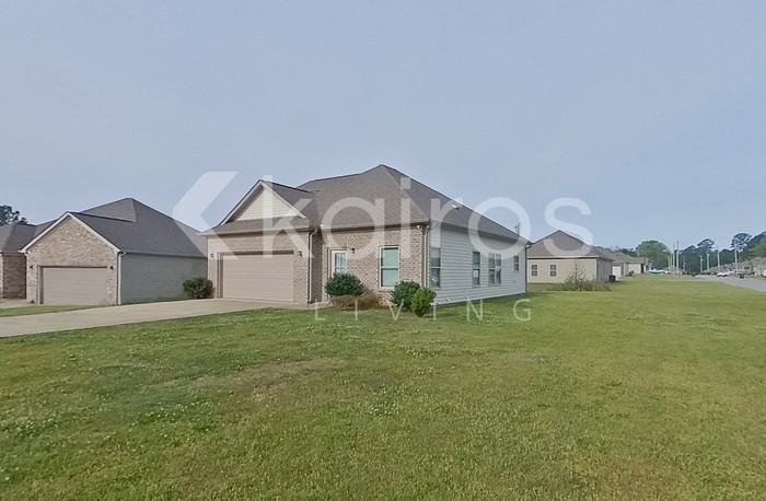 636 White Oak Cir - Photo 4 of 23