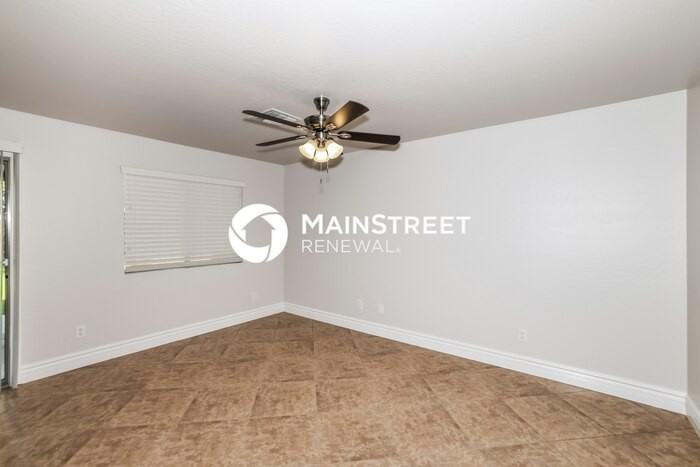 11216 W College Dr - Photo 5 of 17