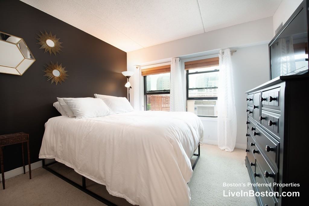 Peterborough St. & Kilmarnock Street #PHN - Photo 7 of 17