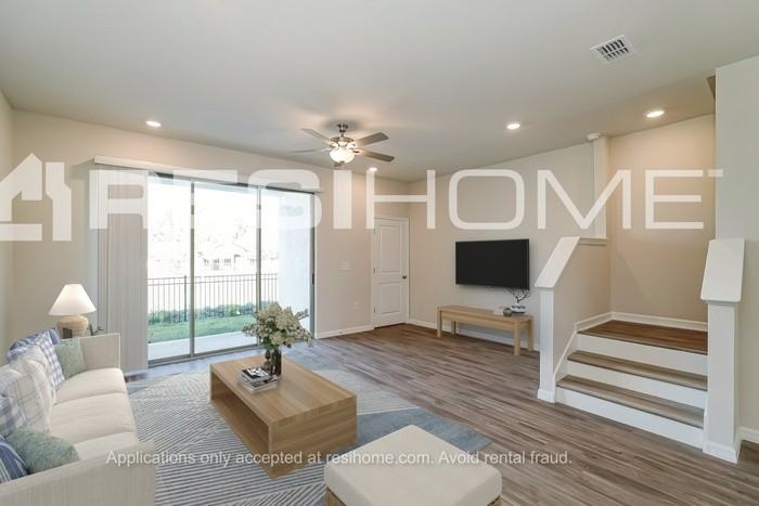 28421 Wave Crest Pl - Photo 4 of 18