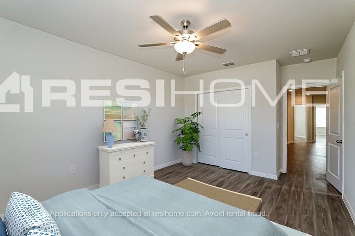 28421 Wave Crest Pl - Photo 7 of 18