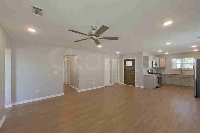 133 Denise Dr - Photo 4 of 22