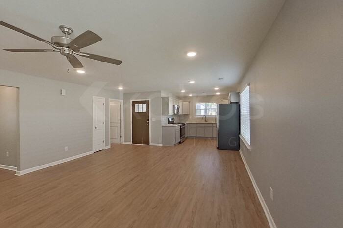 133 Denise Dr - Photo 5 of 22