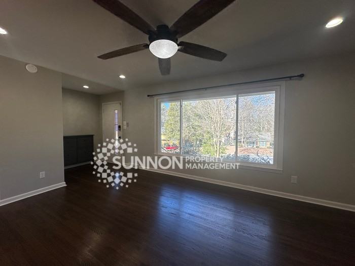 5838 Cherrycrest Ln - Photo 5 of 34