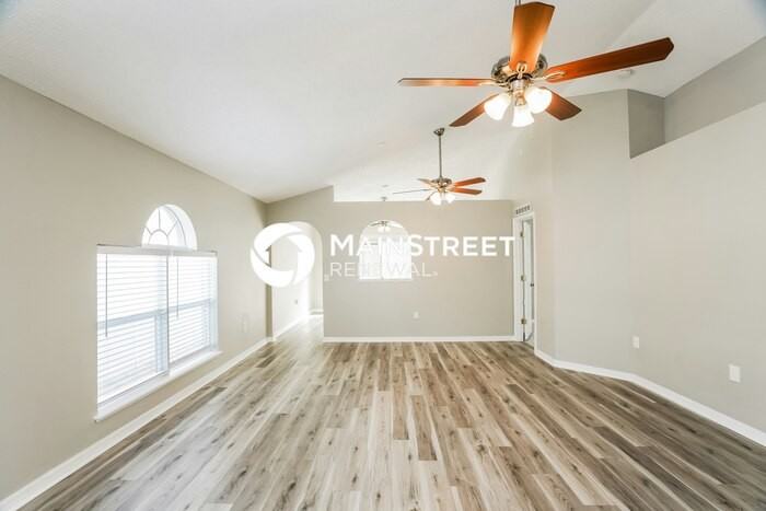 10401 Opus Dr - Photo 3 of 15